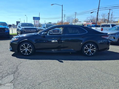 Used 2019 Toyota Camry SE w/ Convenience Package image 7