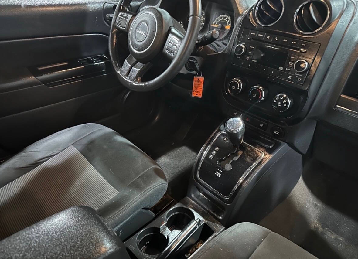 Used 2014 Jeep Patriot Latitude AWD/4WD image 7