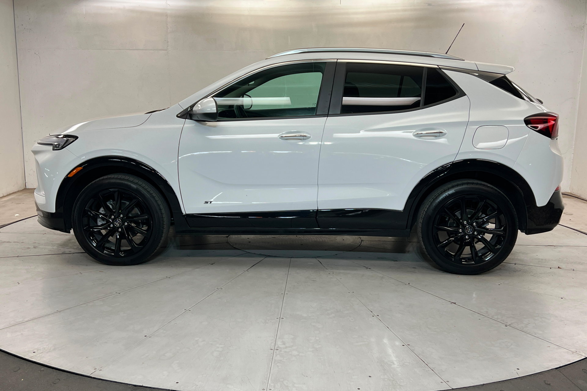Used 2026 Buick Encore GX Sport Touring AWD/4WD image 2