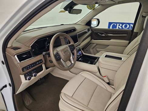 Used 2021 GMC Yukon Denali w/ Denali Premium Package AWD/4WD image 3