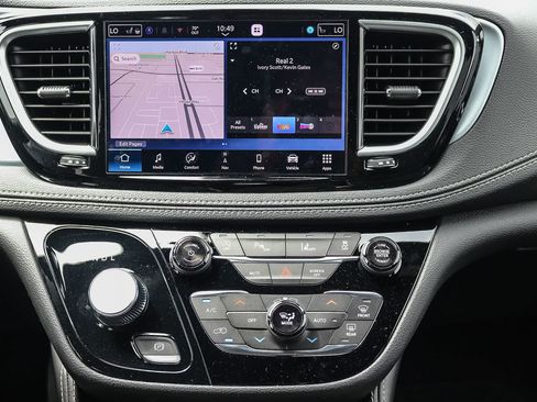 New 2026 Chrysler Pacifica Limited w/ S Appearance Package FWD image 15