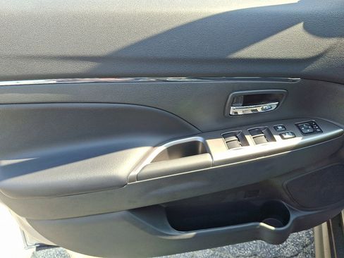 New 2025 Mitsubishi Outlander Sport SE image 13