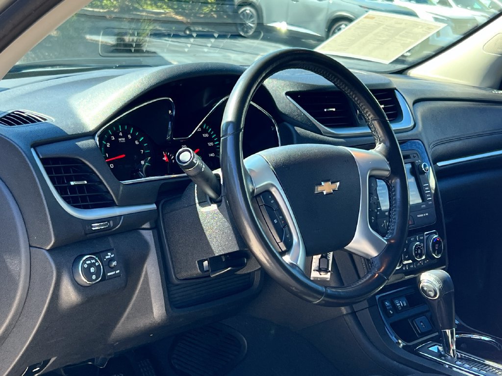 Used 2017 Chevrolet Traverse LT w/ Traveler's Package FWD image 5