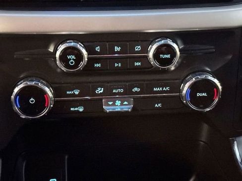 Used 2022 Ford F150 Lightning XLT image 26