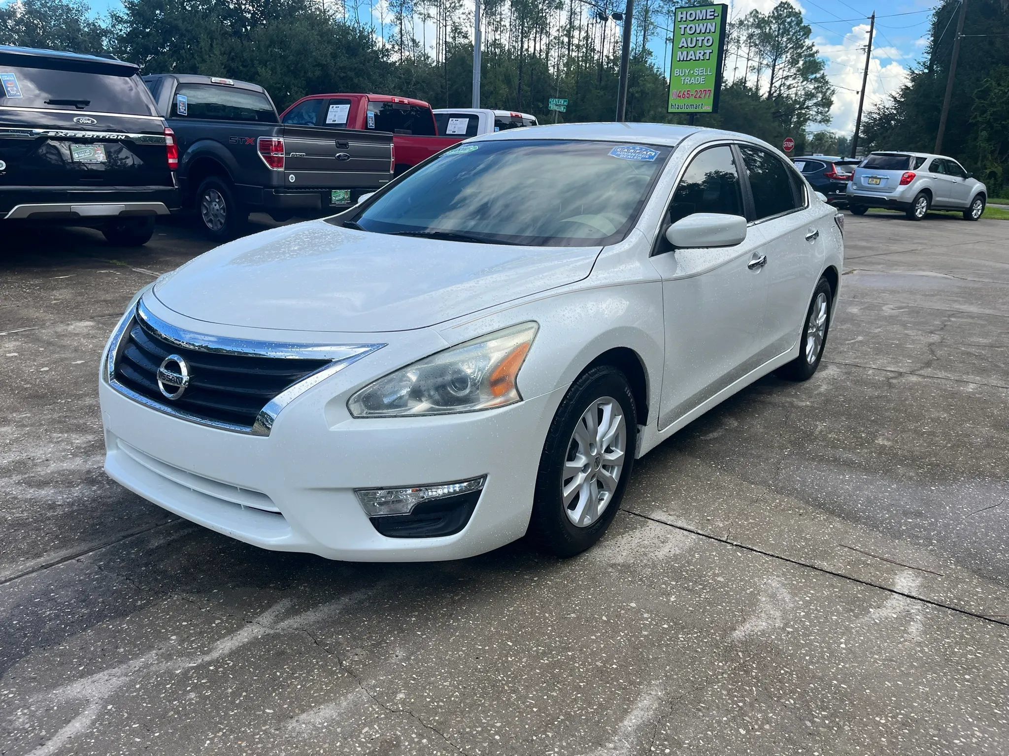 Used 2014 Nissan Altima 2.5 S w/ Sport Value Package FWD image 3