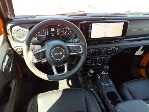 Used 2025 Jeep Wrangler Unlimited Sahara AWD/4WD image 20