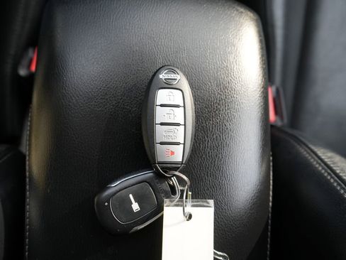 Used 2015 Nissan Rogue SL w/ SL Premium Package image 38