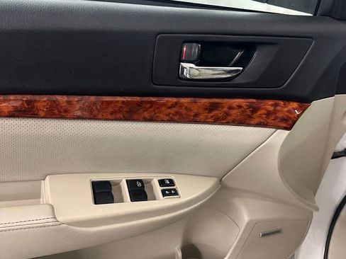 Used 2012 Subaru Outback 2.5i Limited image 9