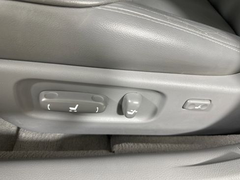 Used 2006 Toyota Avalon XLS image 10