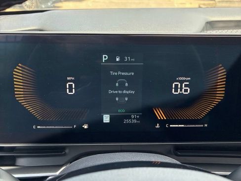 Used 2025 Kia Carnival FWD image 17