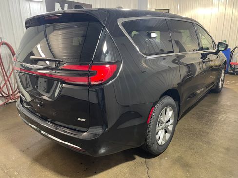 New 2026 Chrysler Pacifica Select image 6