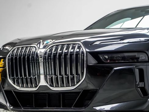 Used 2024 BMW 740i RWD image 2