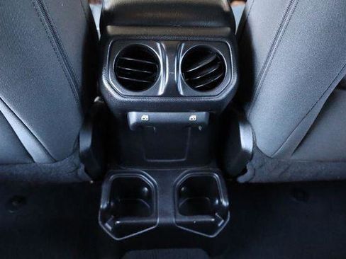 Used 2018 Jeep Wrangler Unlimited Sport S AWD/4WD image 36