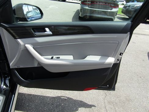 Used 2015 Hyundai Sonata Limited w/ Option Group 05 FWD image 22