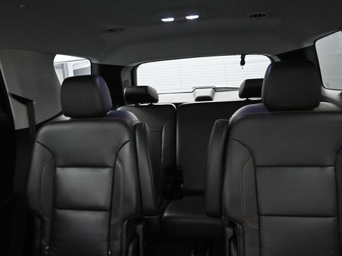Used 2021 Chevrolet Traverse LT FWD image 17