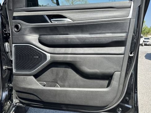Used 2024 Jeep Wagoneer L Series III w/ Flexible Seating Group image 14