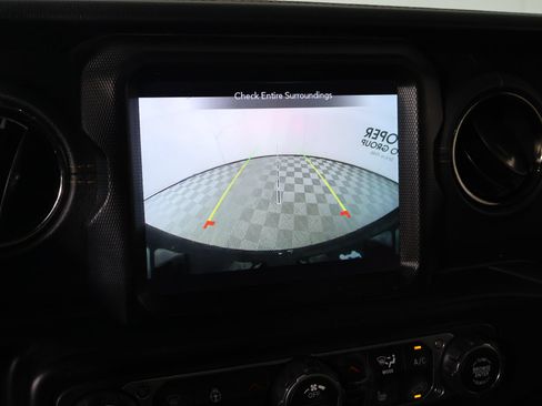 Used 2021 Jeep Wrangler Unlimited Sahara AWD/4WD image 6