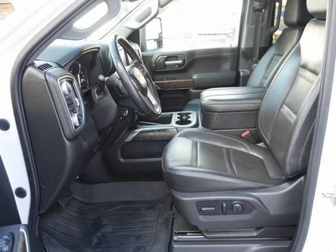Used 2023 GMC Sierra 3500 Denali w/ Denali Ultimate Package image 8