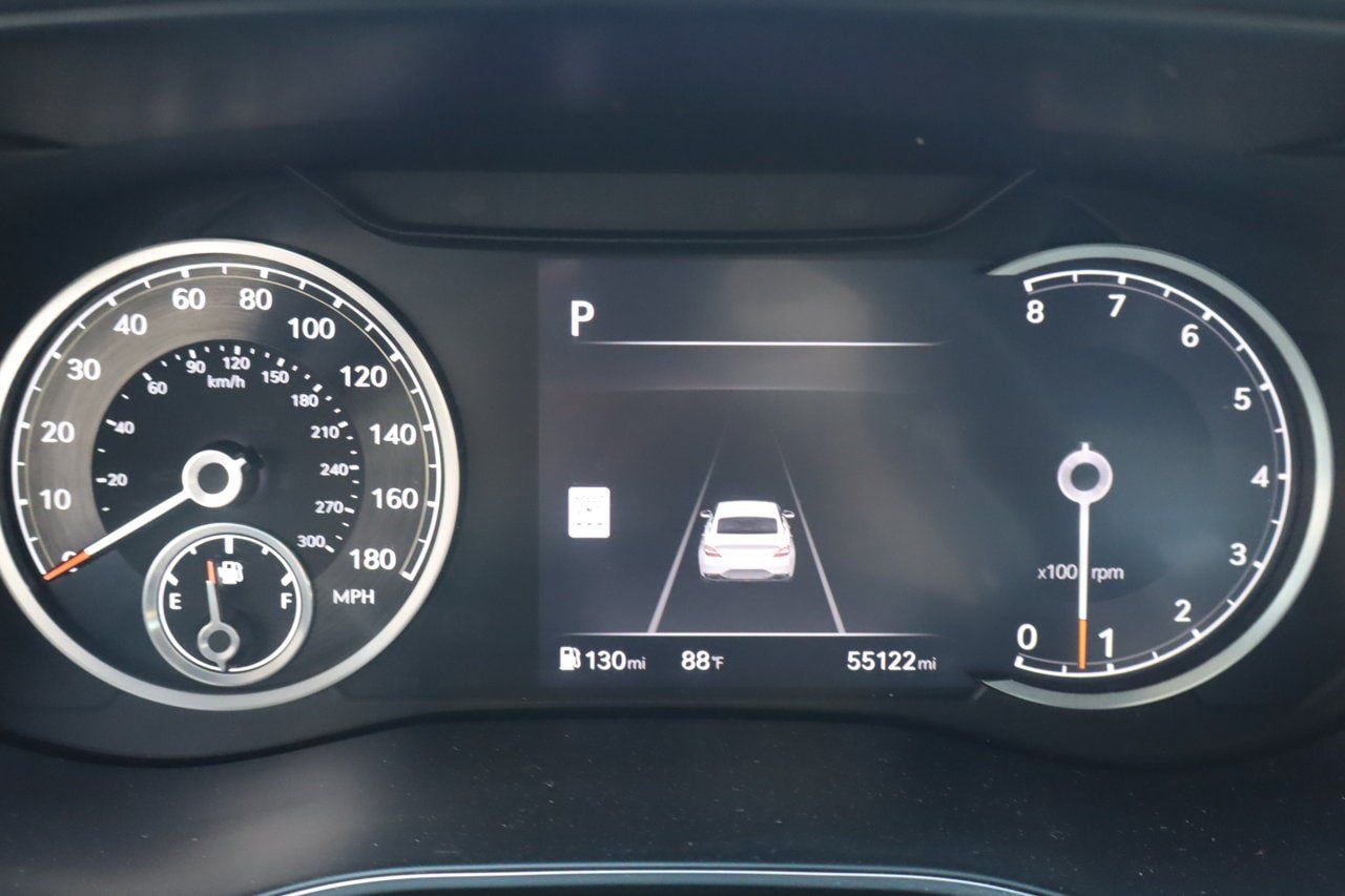 Used 2025 Genesis G70 2.5T RWD image 8