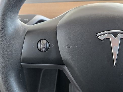 Used 2023 Tesla Model Y 2WD image 26