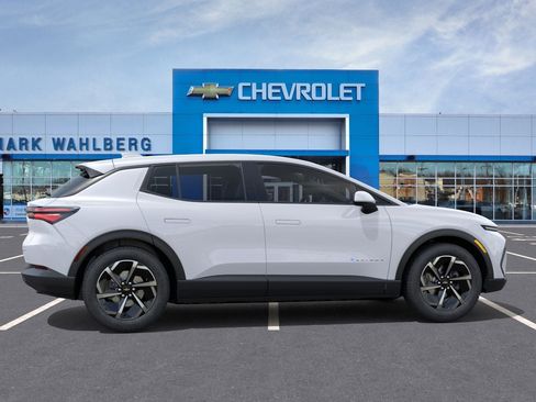 New 2026 Chevrolet Equinox EV LT image 29