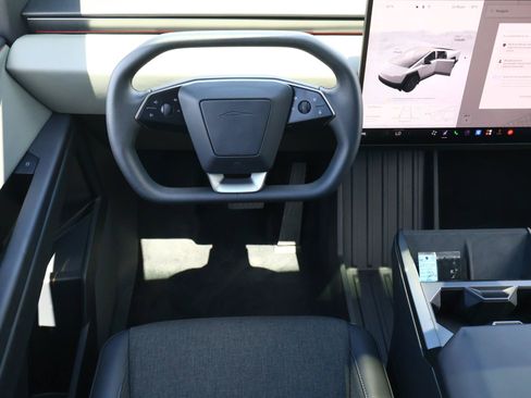 Used 2025 Tesla Cybertruck 2WD Crew Cab image 9