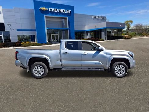 Used 2025 Toyota Tacoma SR5 AWD/4WD image 27