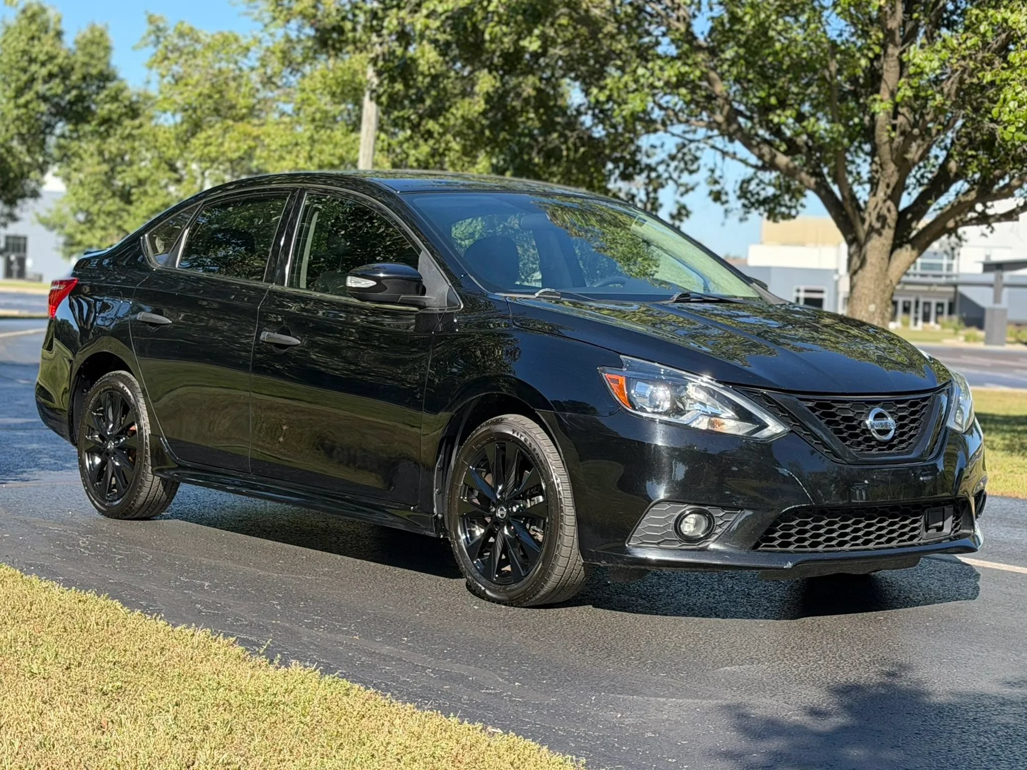 Used 2018 Nissan Sentra SR w/ SR Midnight Edition Package FWD image 3