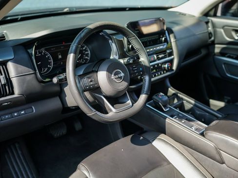 Used 2022 Nissan Pathfinder SL w/ SL Black Package image 19