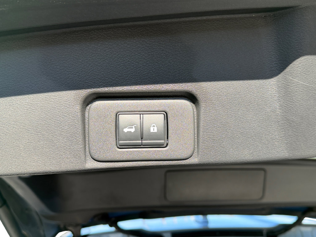 Used 2025 Nissan Rogue SV AWD/4WD image 13