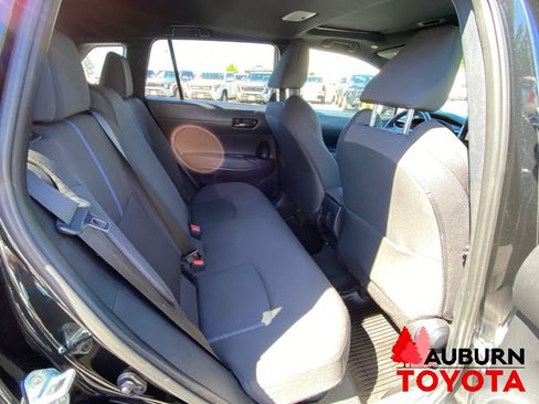 Used 2024 Toyota Corolla Cross AWD Hybrid w/ Moonroof Package image 17