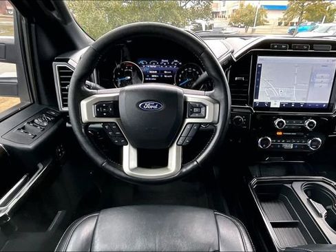 Used 2022 Ford F250 Lariat w/ Black Appearance Package image 8