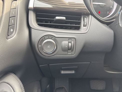 Used 2020 Buick Envision Essence FWD image 20