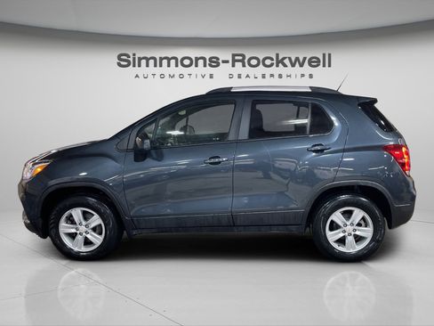Used 2021 Chevrolet Trax LT w/ LT Convenience Package image 8