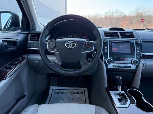Used 2014 Toyota Camry XLE w/ Leather Package image 12