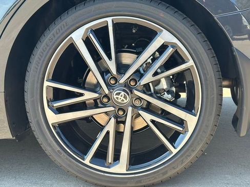 New 2026 Toyota Camry Hybrid FWD image 8