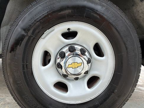 Used 2025 Chevrolet Express 3500 LT w/ LT Preferred Equipment Group RWD image 35