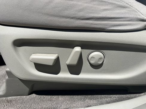 Used 2019 Kia Sedona LX FWD image 14