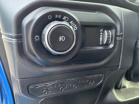 Used 2025 Jeep Wrangler Unlimited Rubicon image 13