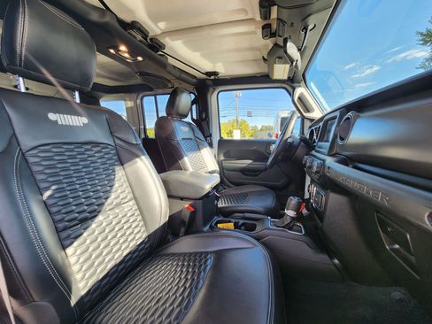 Used 2022 Jeep Wrangler Unlimited Sport image 41