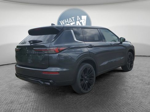 New 2026 Mitsubishi Outlander LE AWD/4WD image 3
