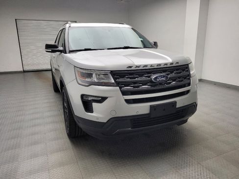Used 2018 Ford Explorer XLT w/ Equipment Group 202A AWD/4WD image 14