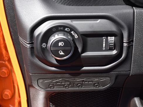 Used 2025 Jeep Gladiator Rubicon w/ Technology Group image 16