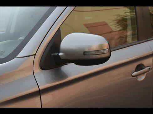 Used 2016 Mitsubishi Outlander SE FWD image 42