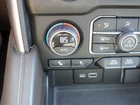 Used 2022 Chevrolet Tahoe LT w/ LT Signature Package image 9