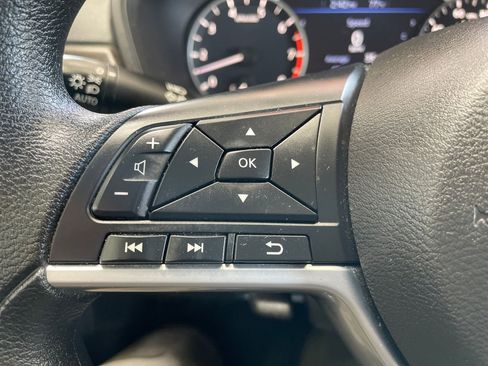 Used 2025 Nissan Altima 2.5 SV FWD image 21