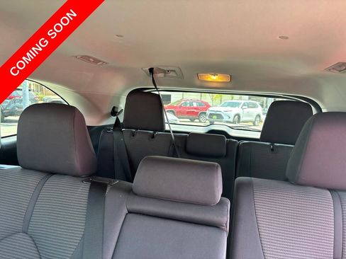 Used 2021 Toyota Highlander L FWD image 15