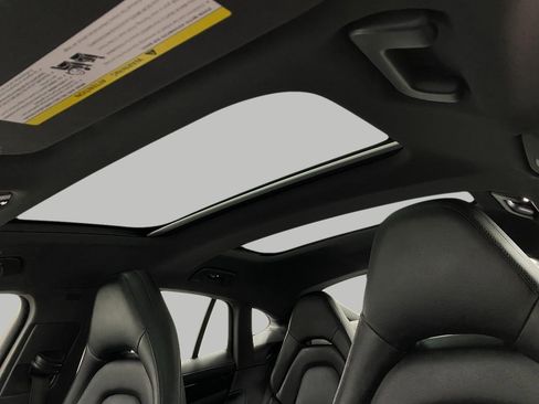 Used 2018 Porsche Panamera image 33