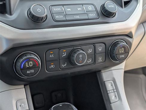 Used 2017 GMC Acadia SLT FWD image 18
