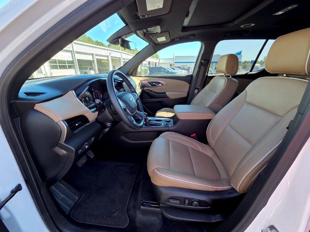 Used 2023 Chevrolet Traverse Premier FWD image 15